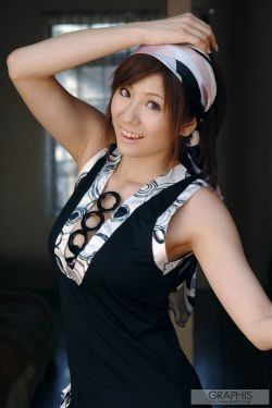 张伟平搂着张艺谋妻